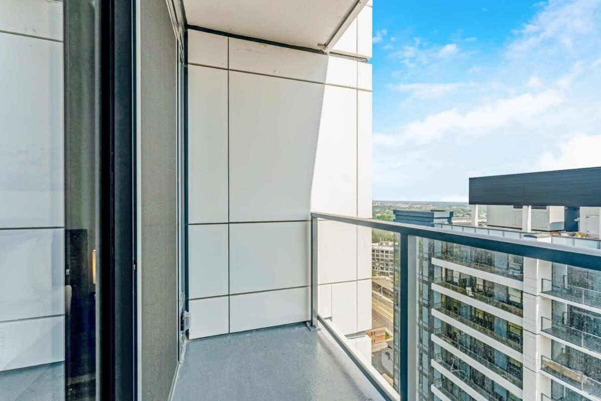 Stylish 2Br Condo - Balcony - Stunning City View Kitchener Exterior photo